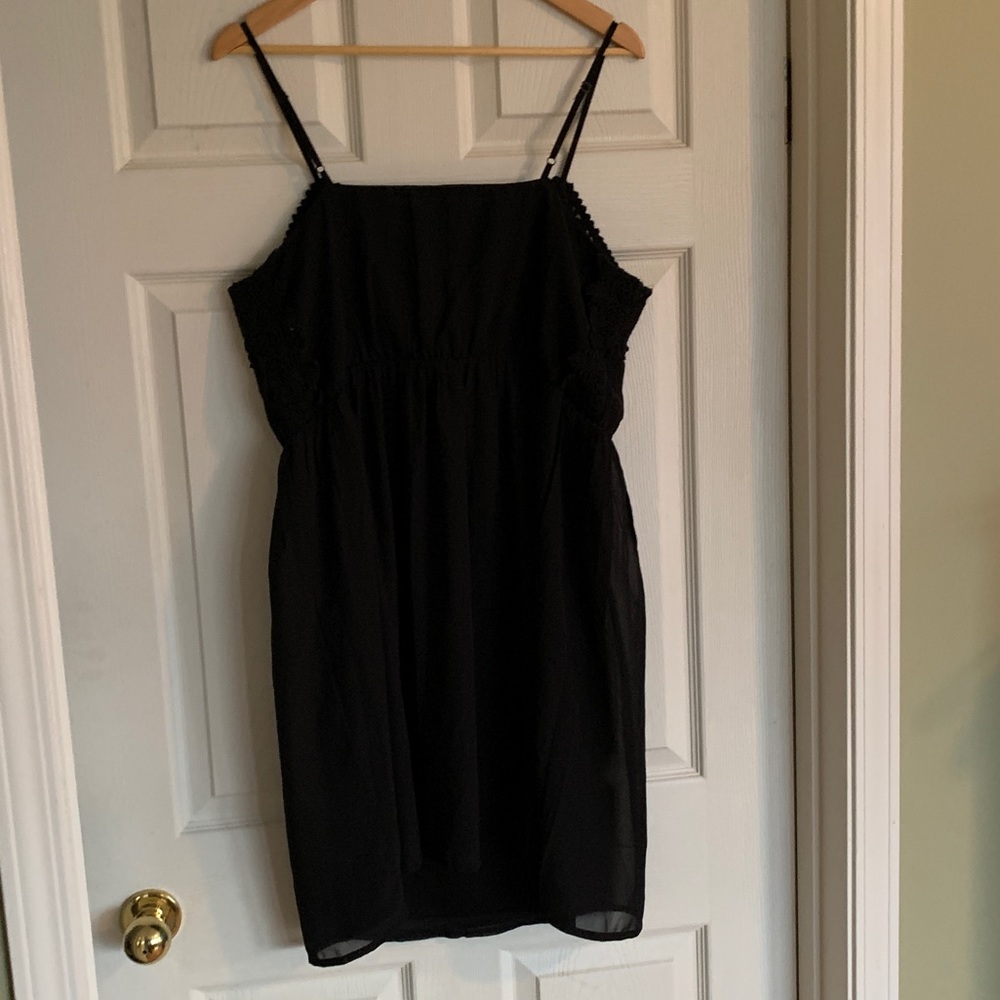 Black dress - Picture 5 of 5